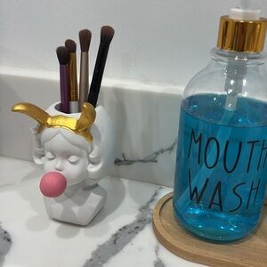 Bubble Gum Girl Make Up Holder